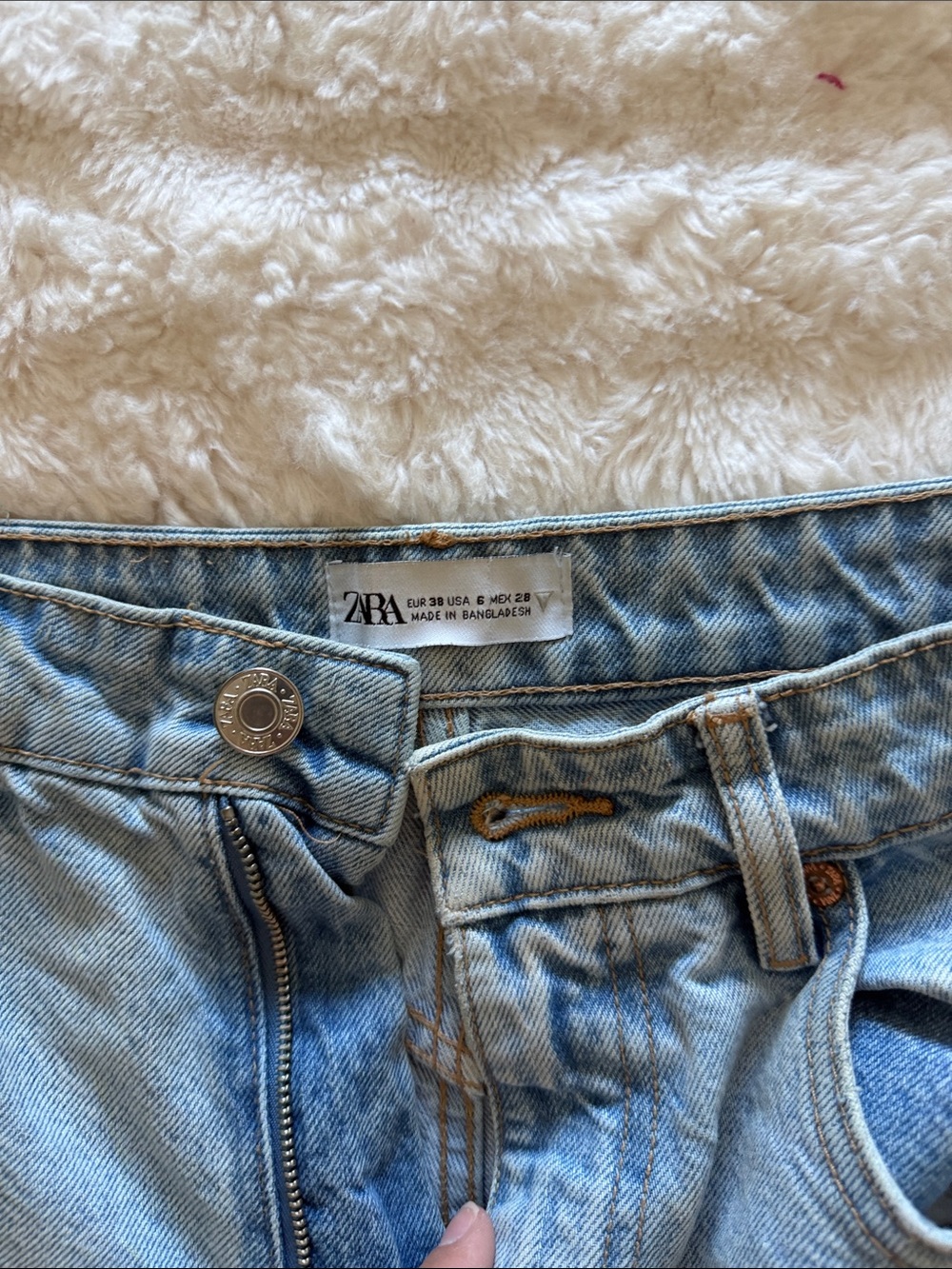 Zara High Rise Shorts - Picture 2 of 3